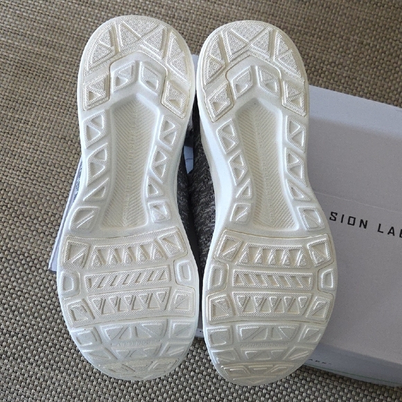 APL Techloom Wave in Smoke and Ivory - Picture 5 of 10